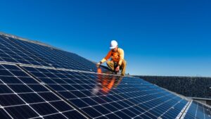 solar panel cleaning maintenance