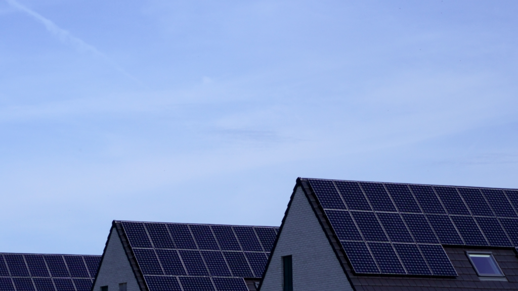 community vs rooftop solar
